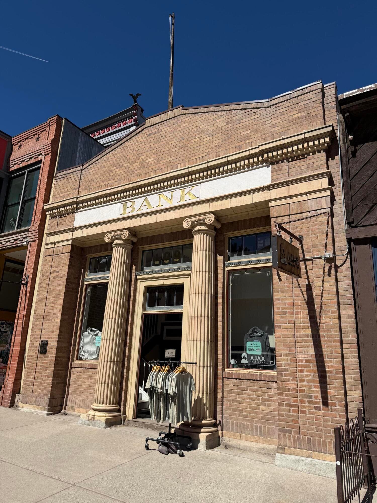 109 W Colorado Avenue