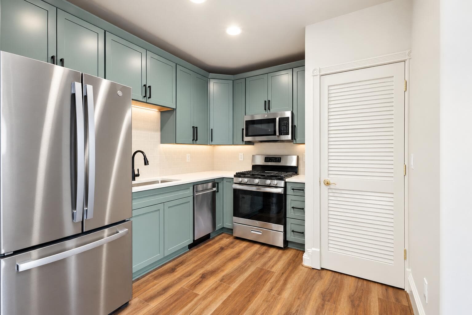 250 S Pine Street 303s - Thumbnail 4