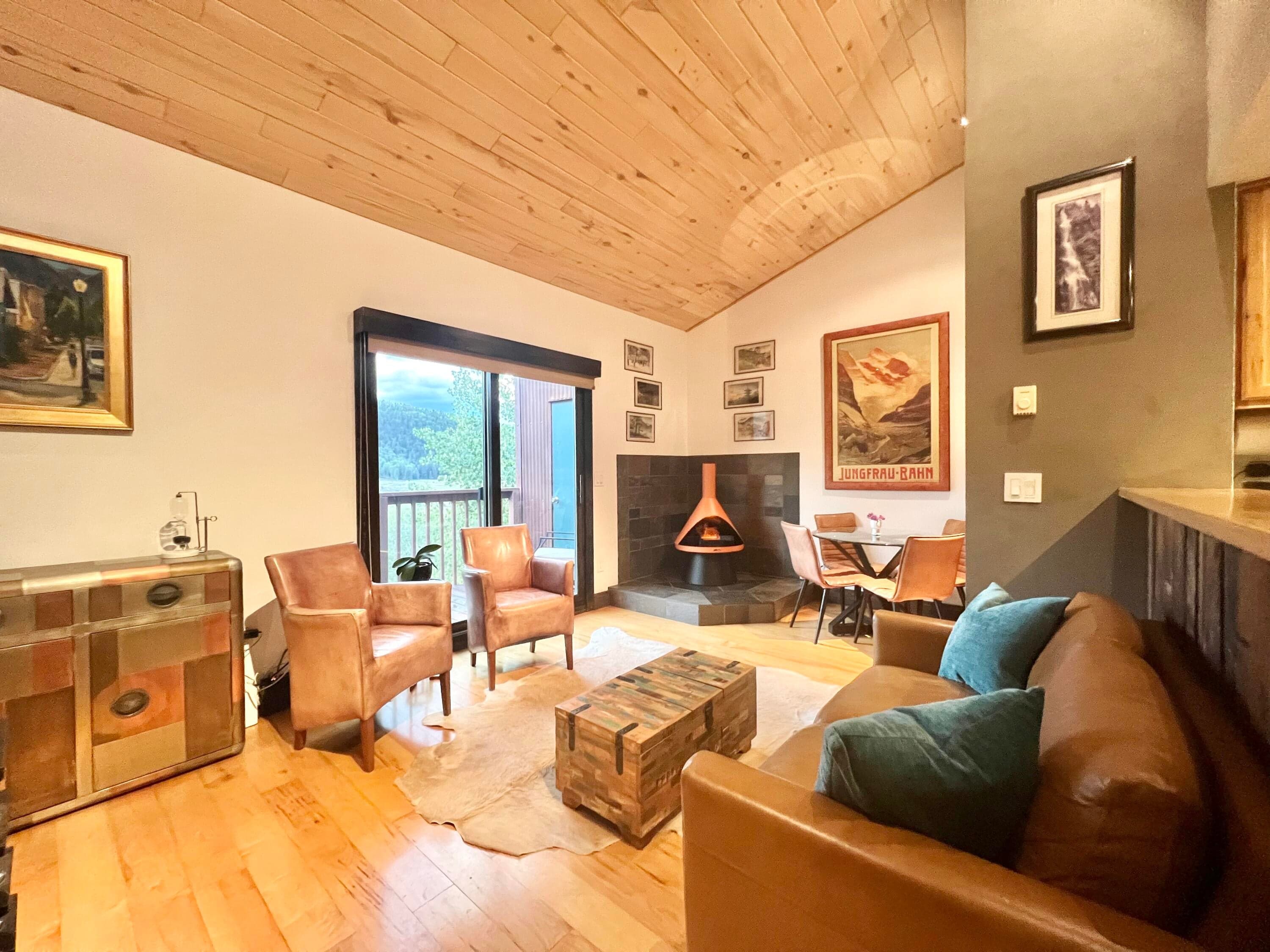 35 Pilot Knob Lane 406