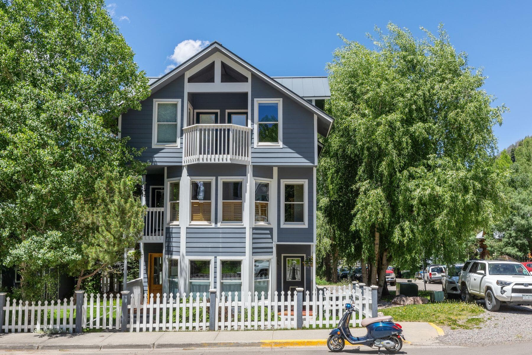 239 N Davis Street - Photo 1