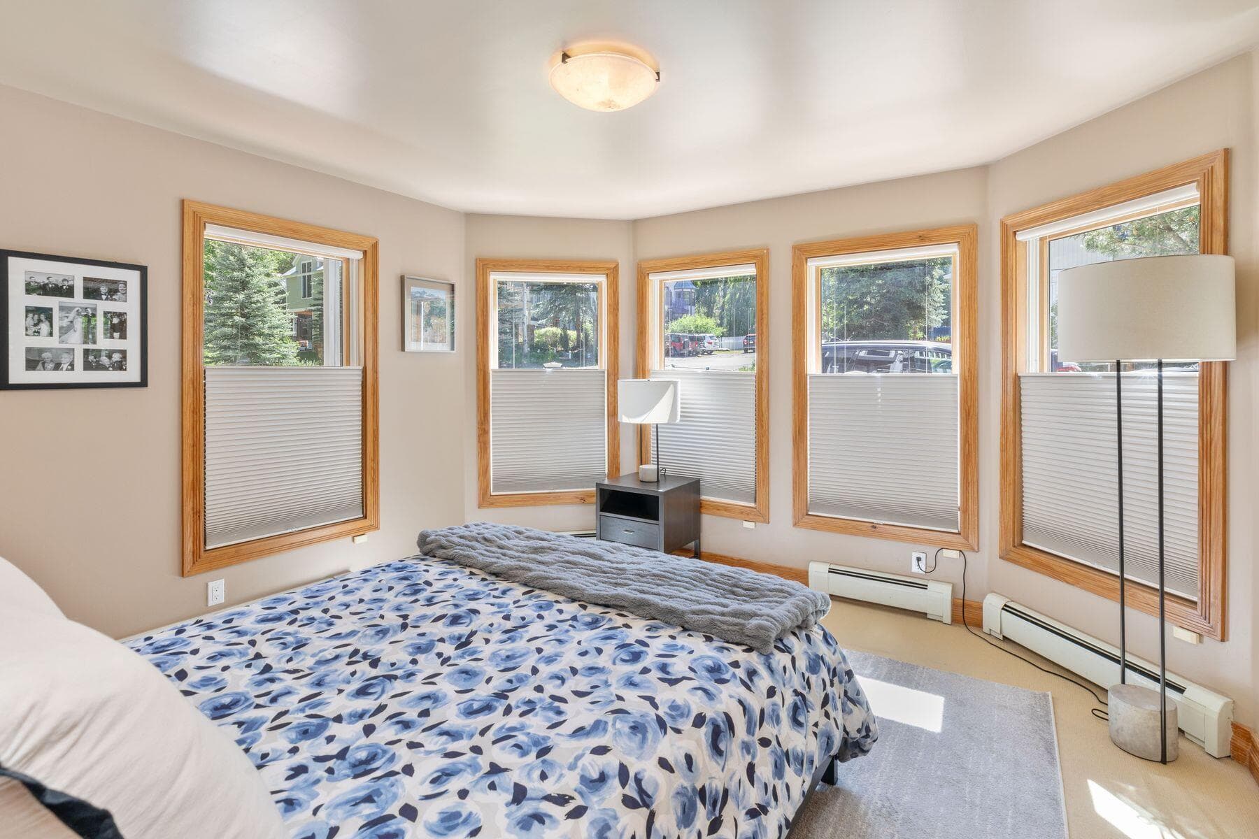 239 N Davis Street - Thumbnail 5