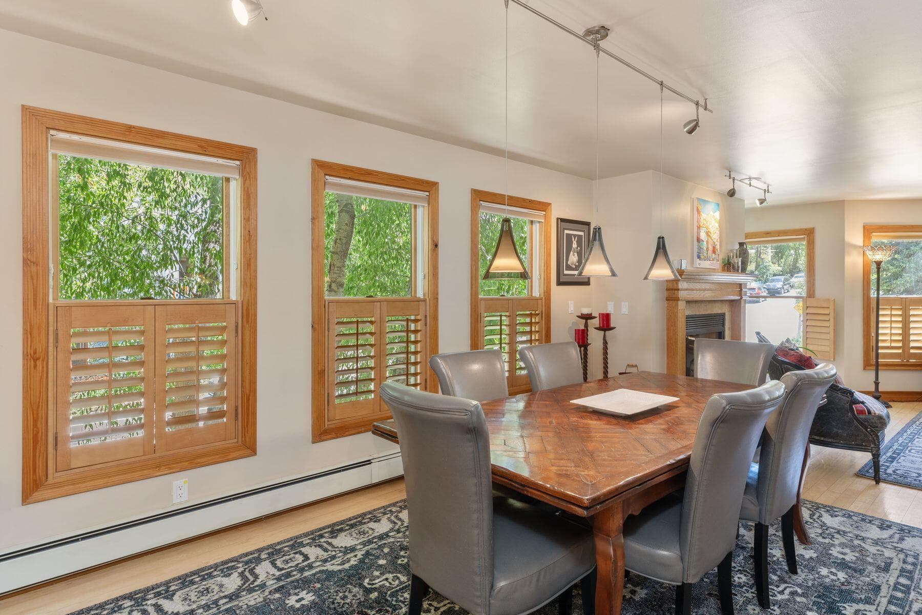 239 N Davis Street - Thumbnail 15