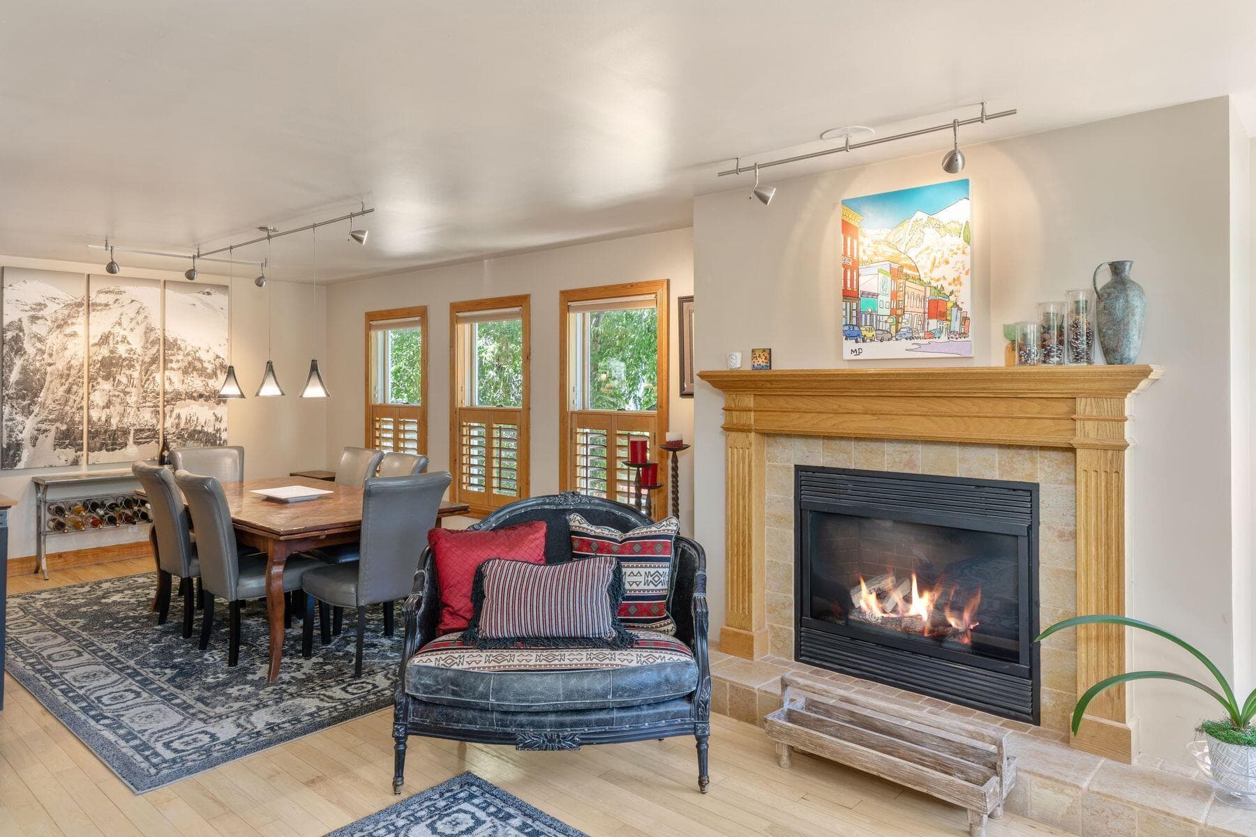 239 N Davis Street - Thumbnail 18