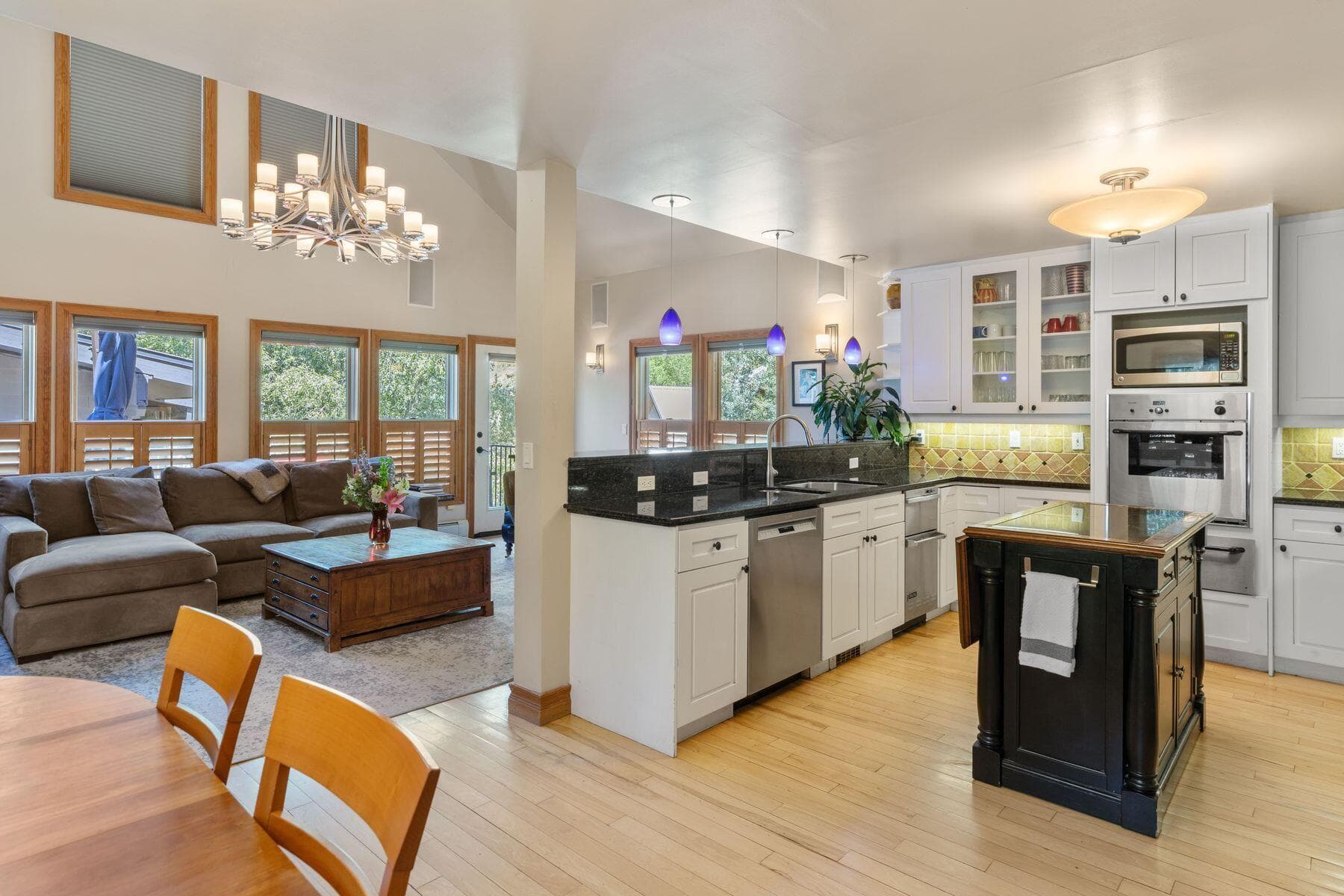 239 N Davis Street - Thumbnail 13