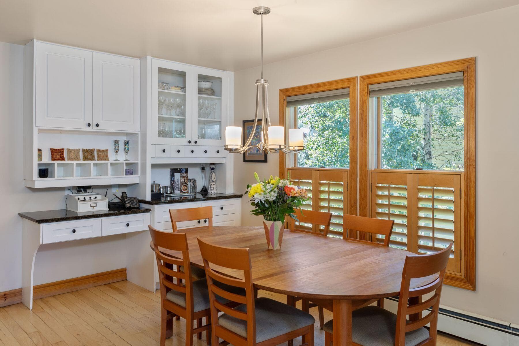 239 N Davis Street - Thumbnail 14