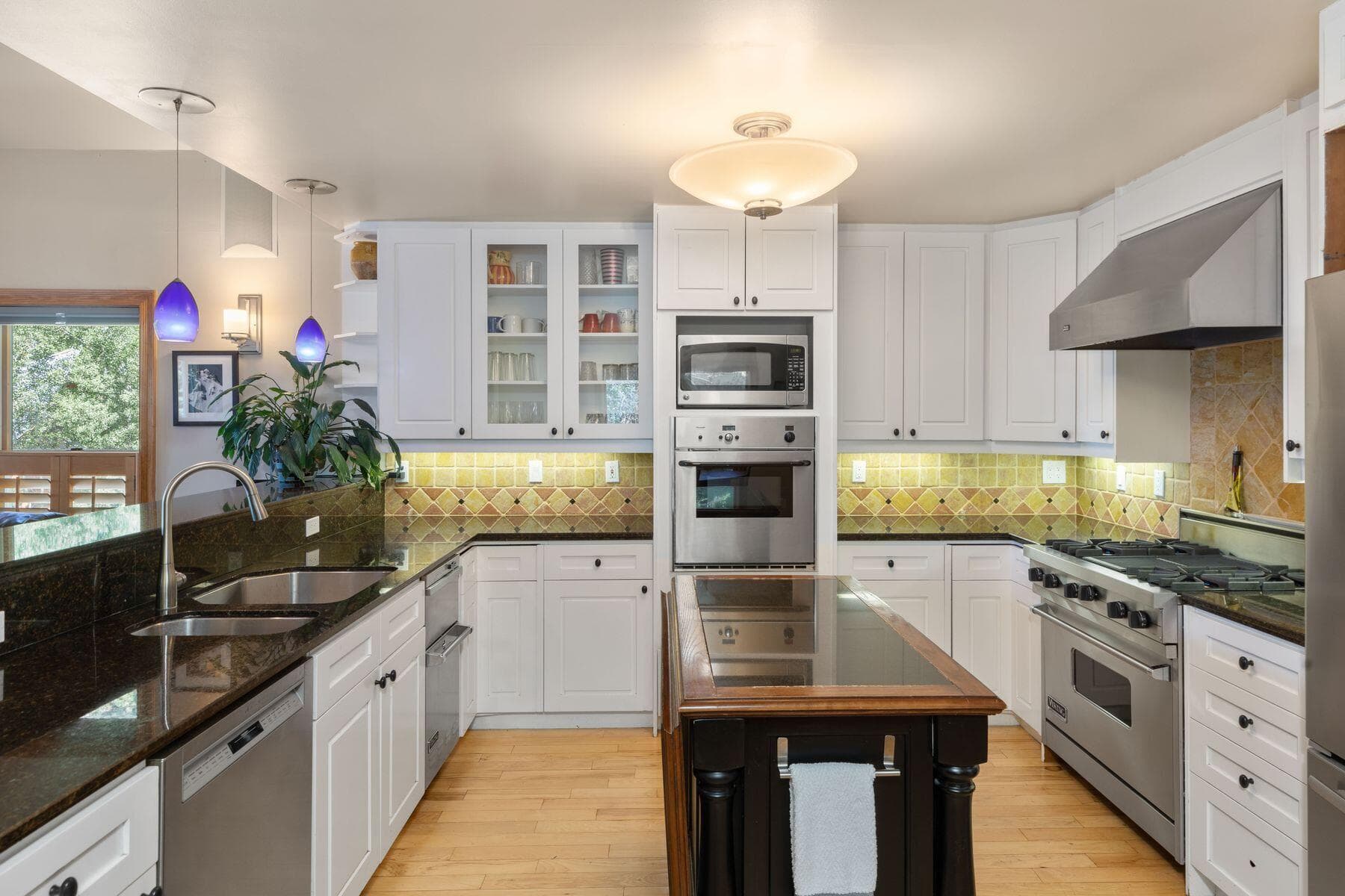 239 N Davis Street - Thumbnail 9