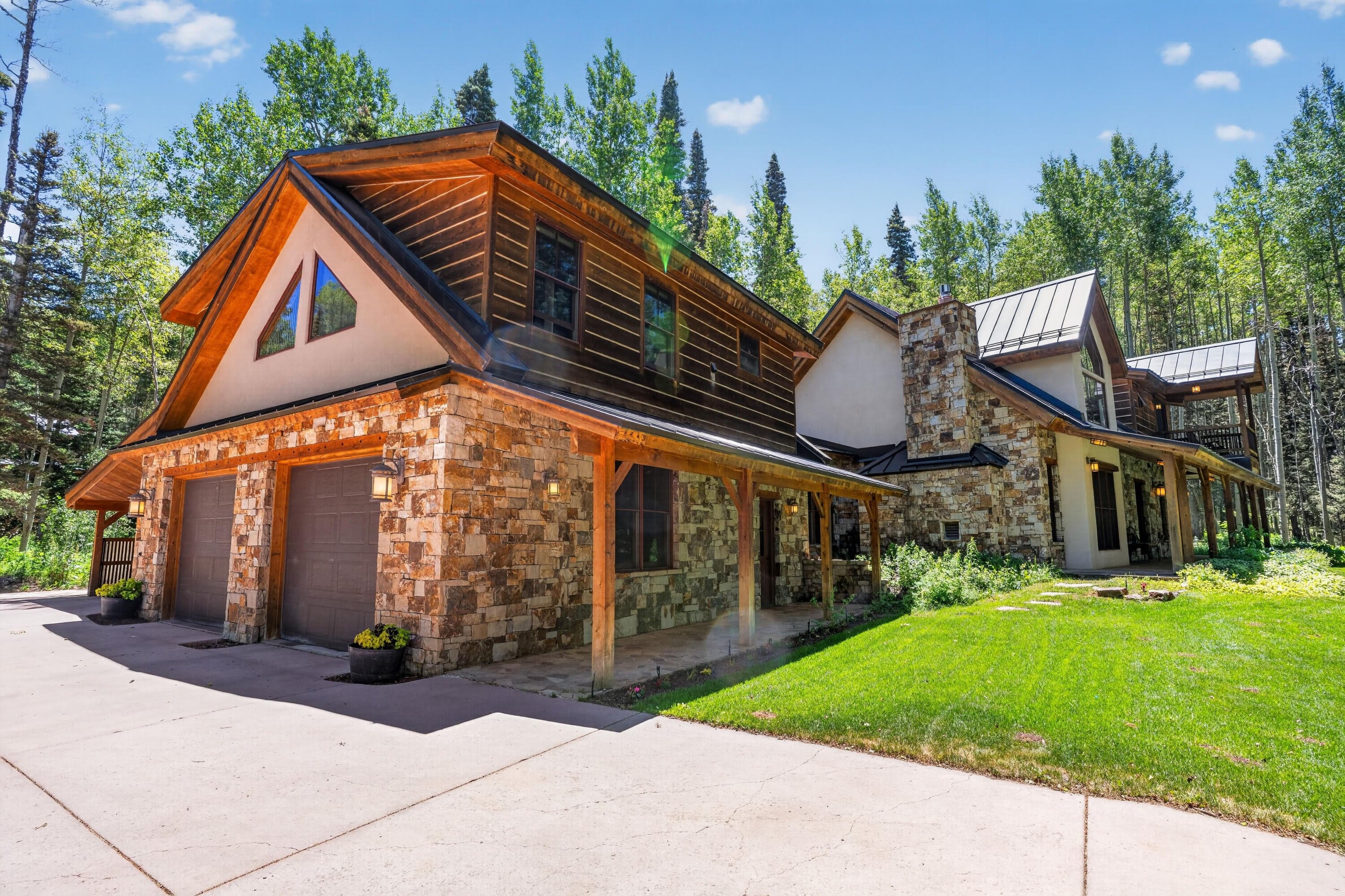 110 Saddle Horn Lane - Thumbnail 2