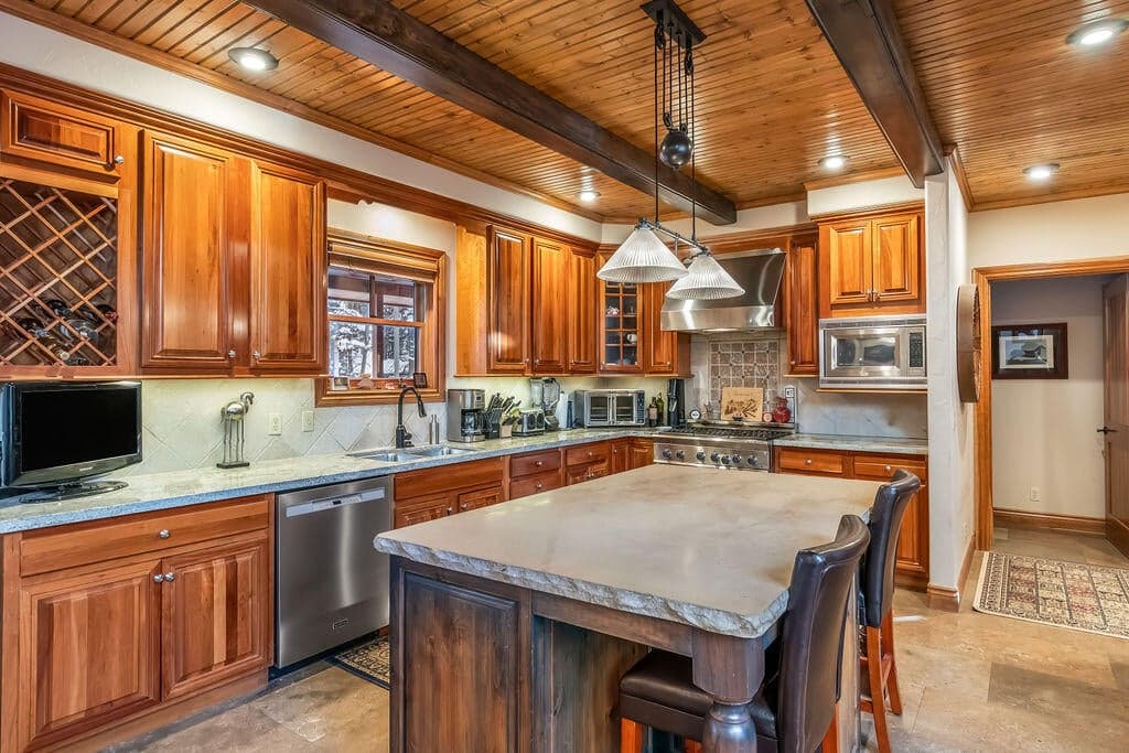 110 Saddle Horn Lane - Thumbnail 13