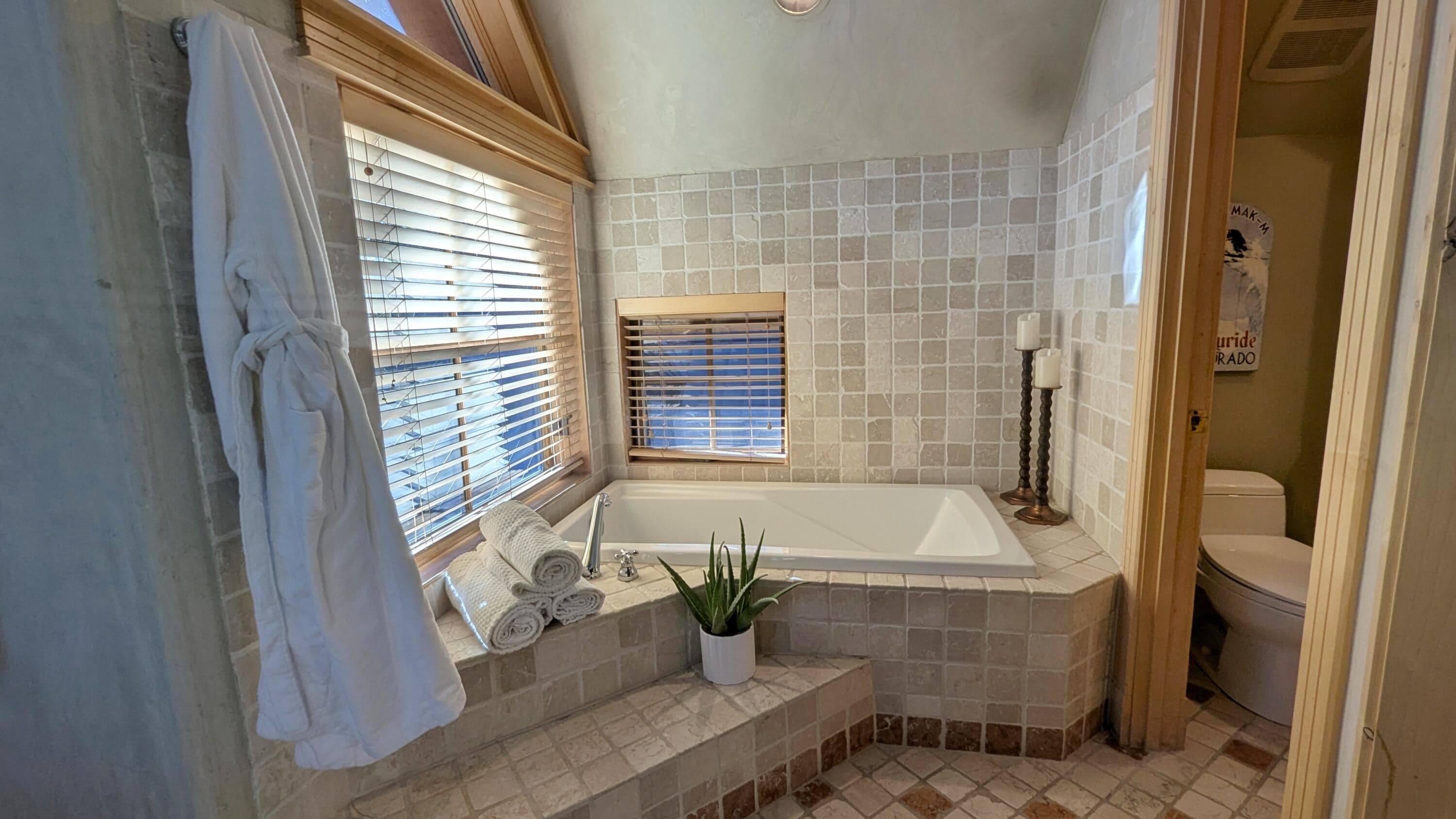 305 Fairway Drive - Thumbnail 14