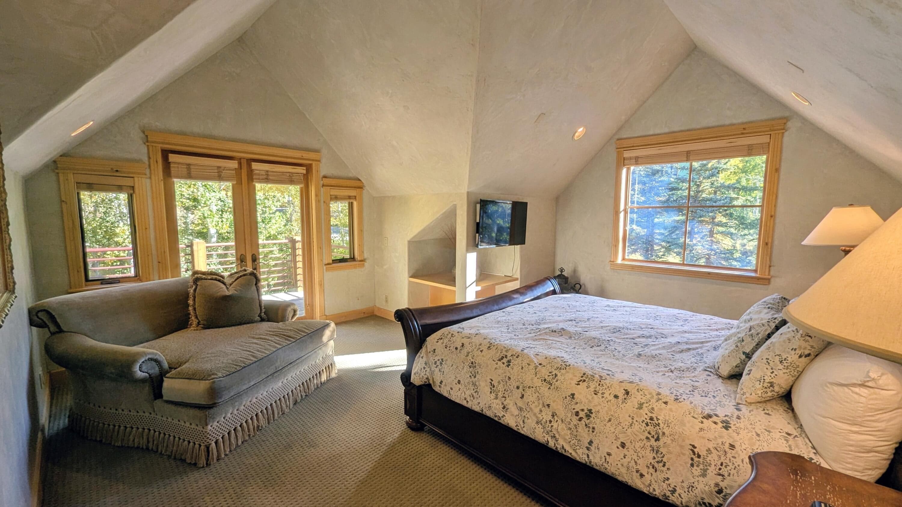 305 Fairway Drive - Thumbnail 9