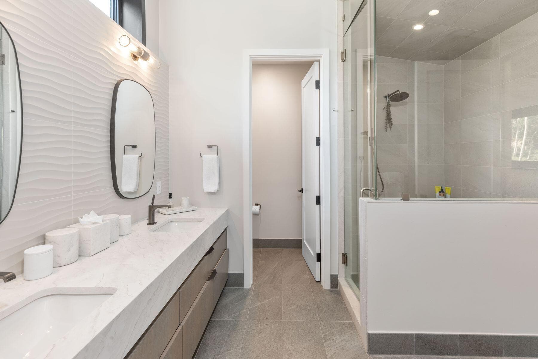 216 E Serapio Drive - Thumbnail 10