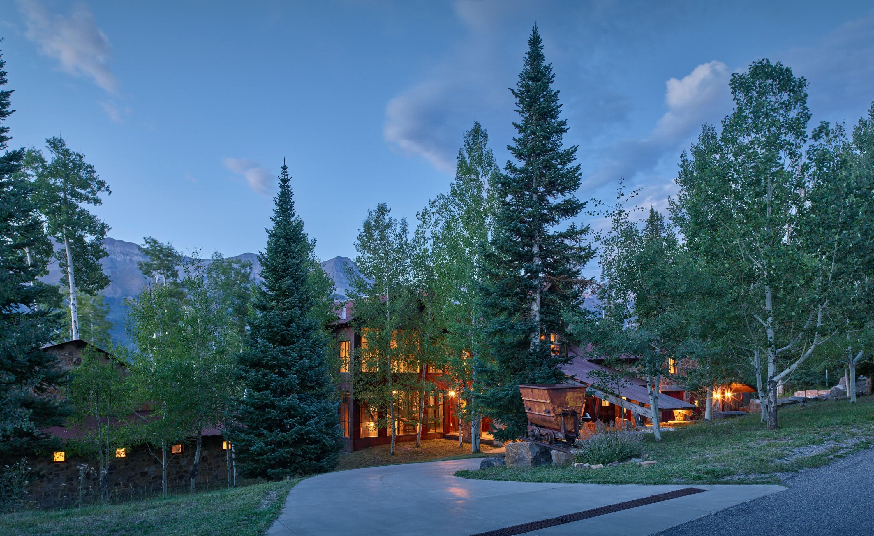401 Larkspur Lane - Thumbnail 2