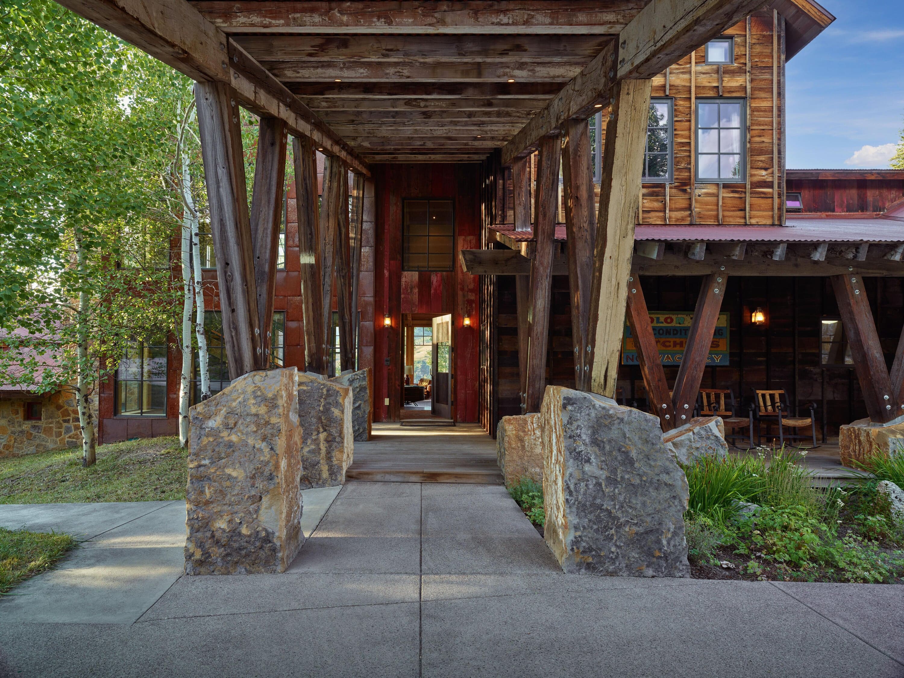401 Larkspur Lane - Thumbnail 6