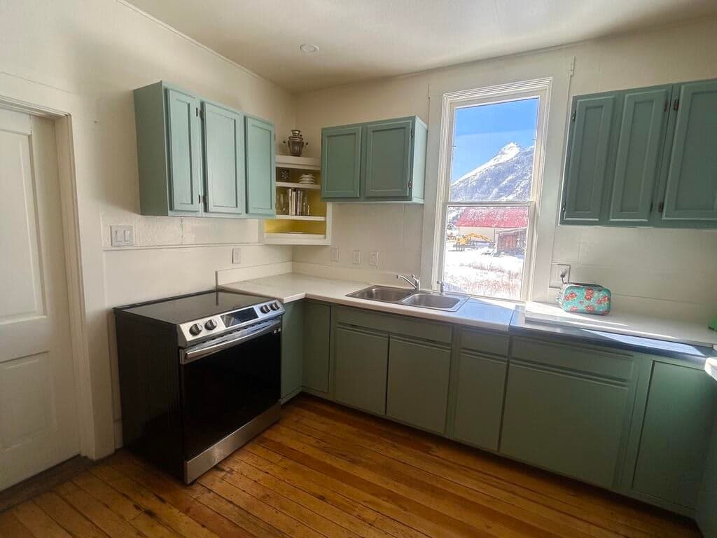 1572 Greene Street - Thumbnail 13