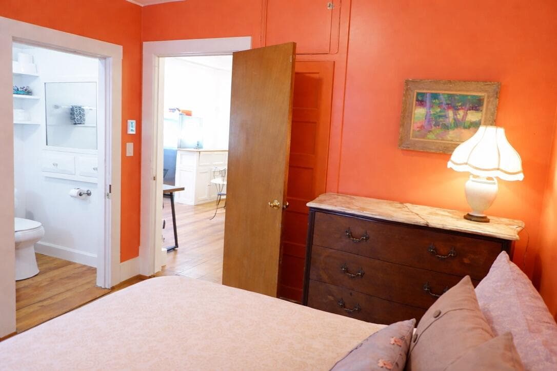 1572 Greene Street - Thumbnail 15