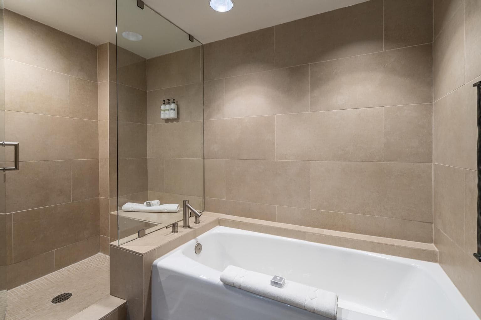 136 Country Club Drive 414 - Thumbnail 8