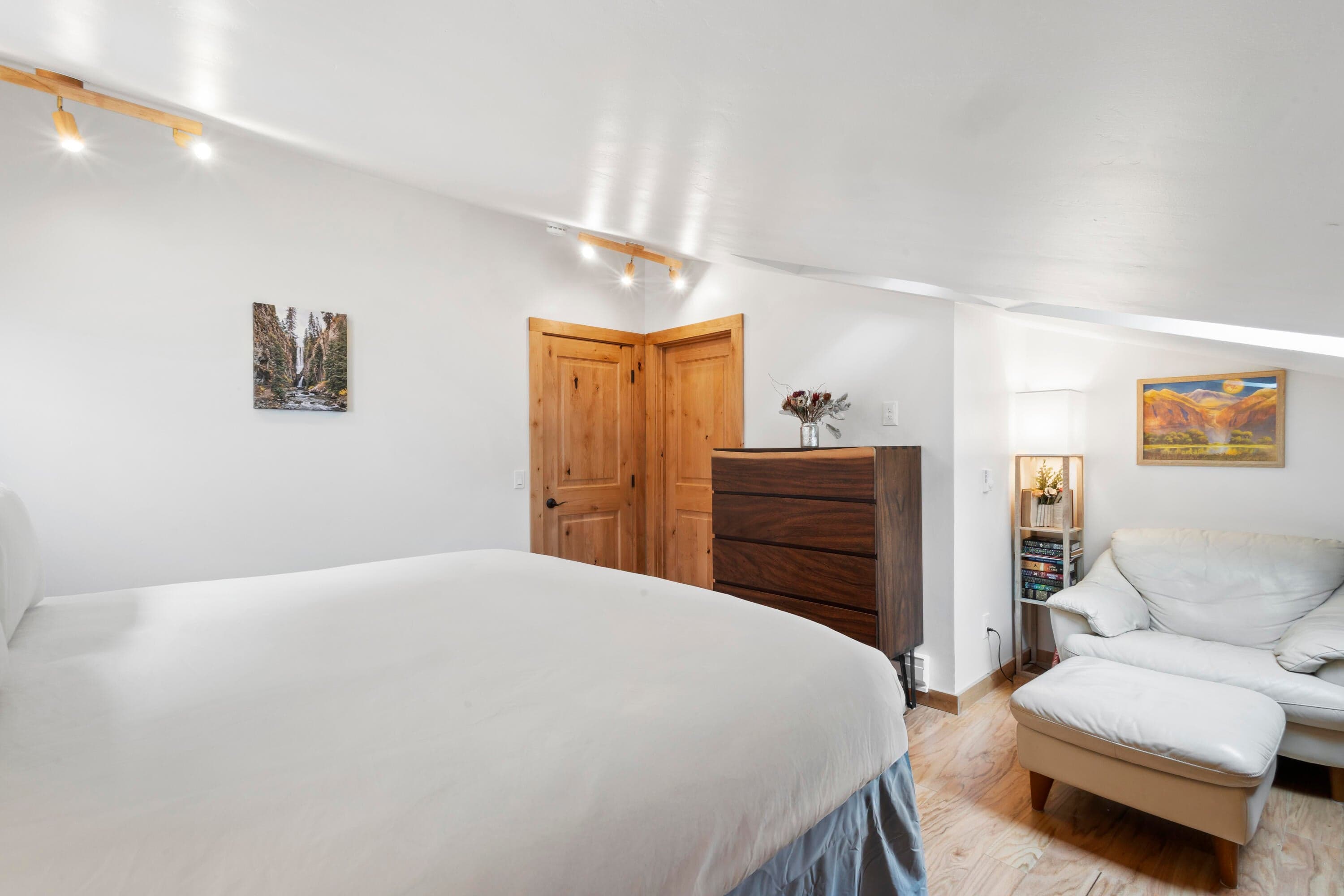215 S Spruce Street B - Thumbnail 12