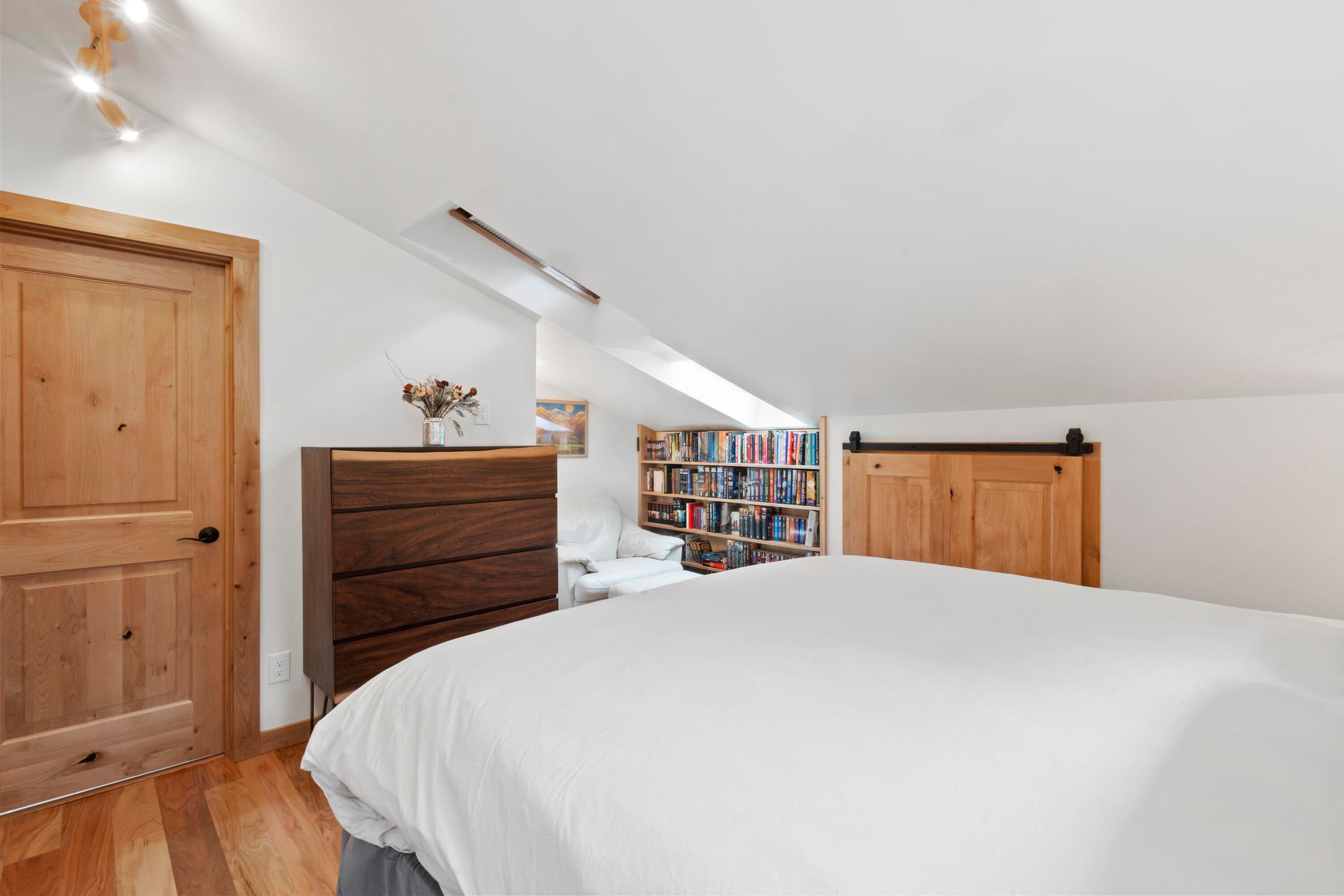 215 S Spruce Street B - Thumbnail 13