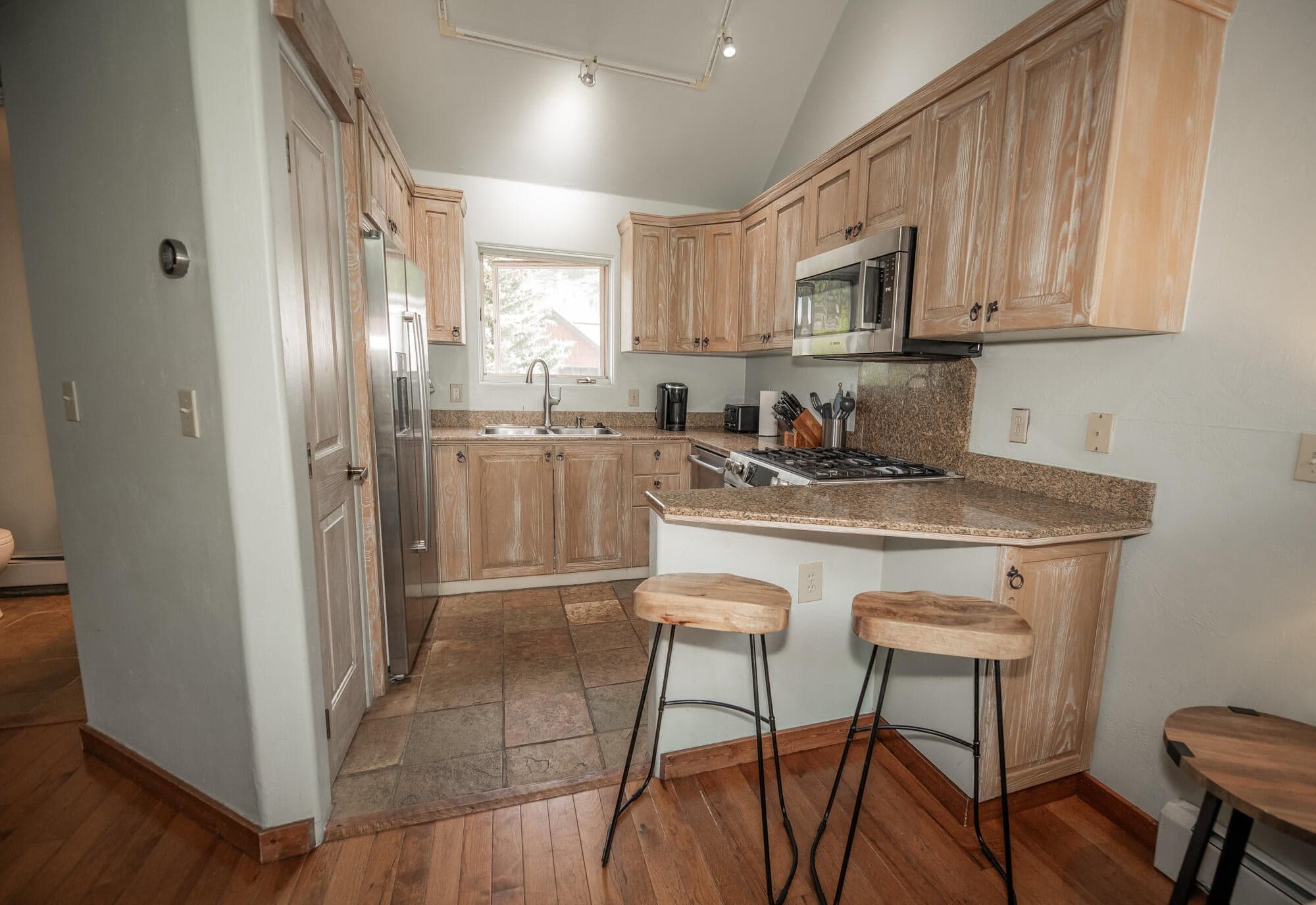 350 Mahoney Drive 7 - Thumbnail 6