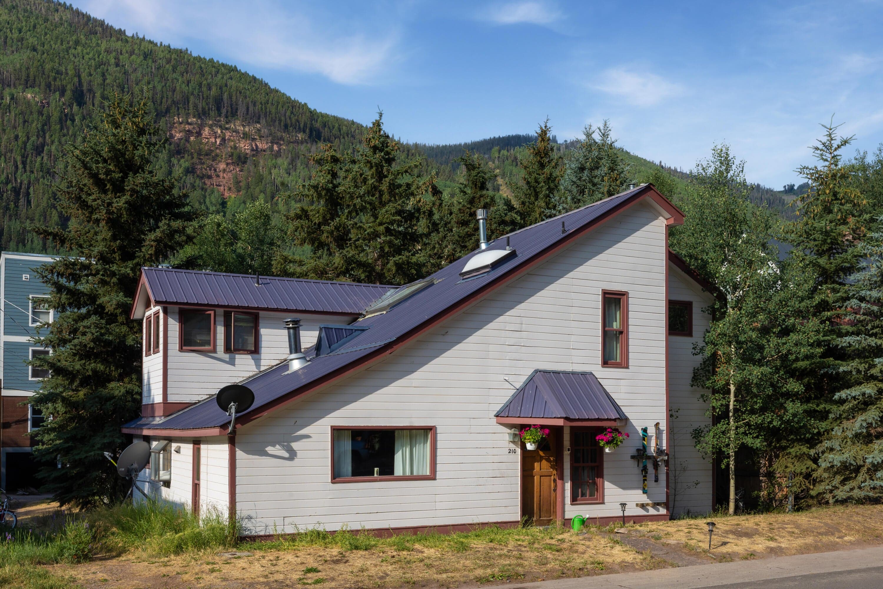 210 E Columbia Avenue - Thumbnail 3