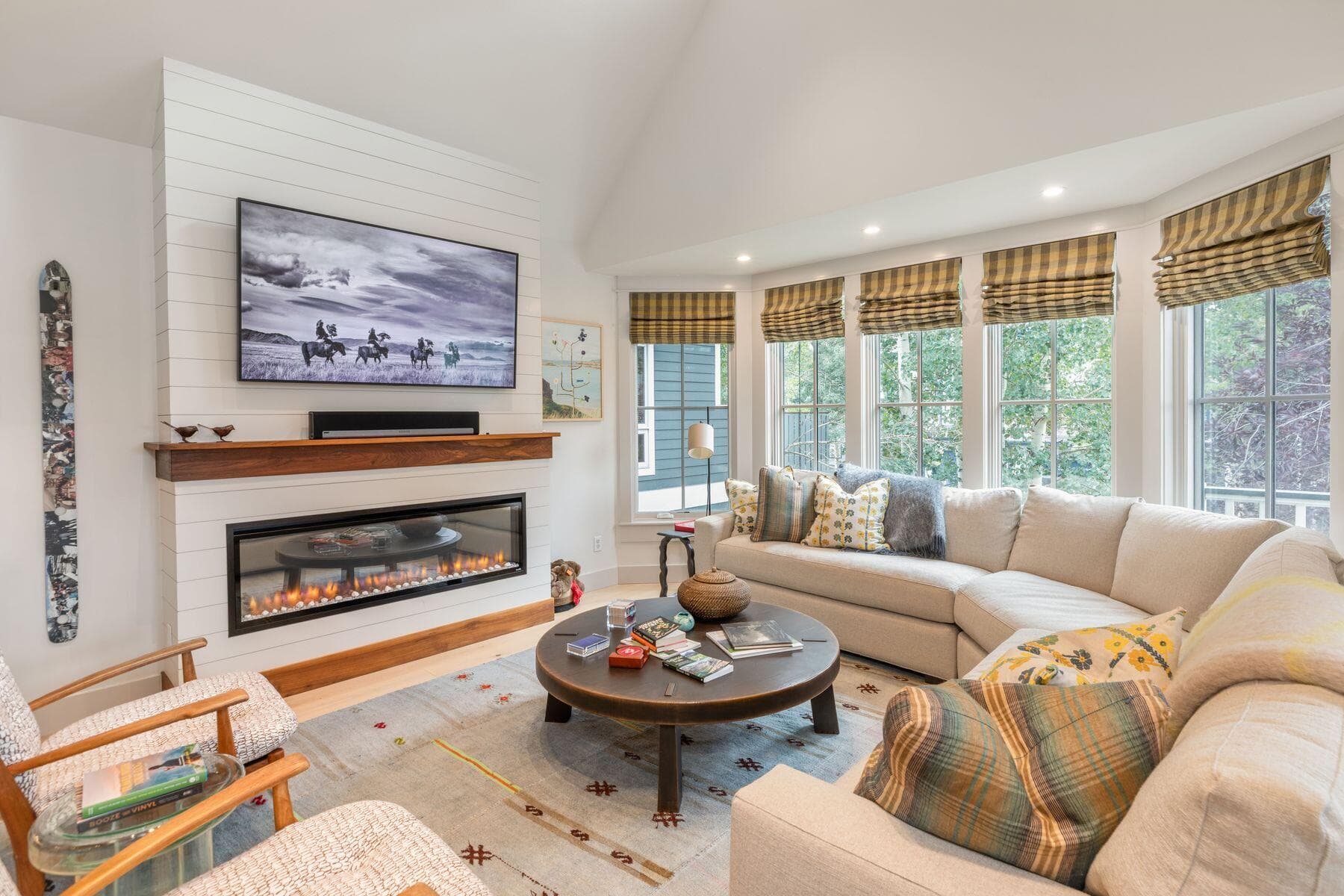 777 W Smuggler Avenue