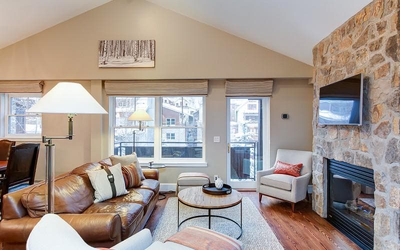 550 W Depot Avenue 102