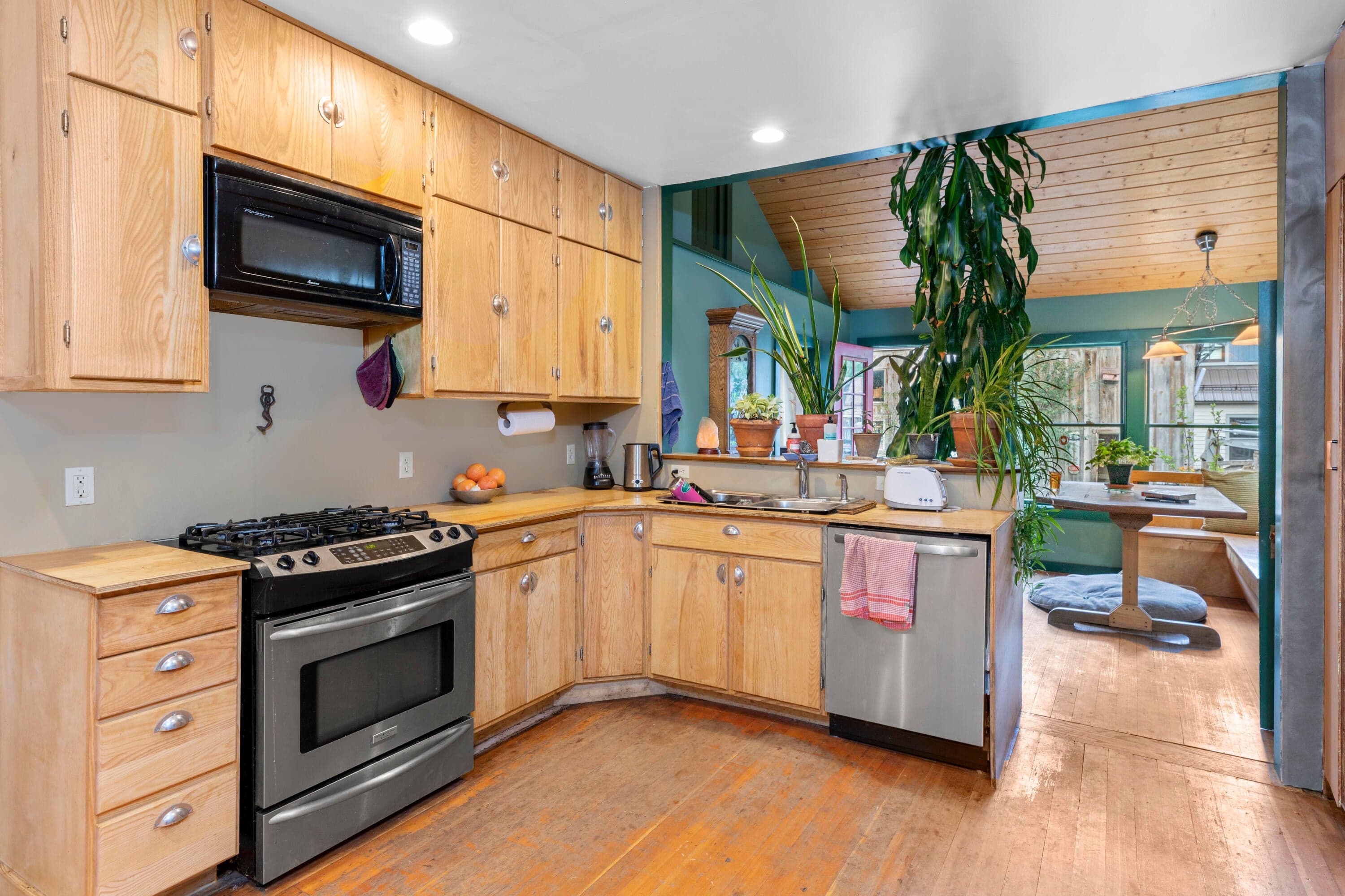 132 N Willow Street - Thumbnail 4