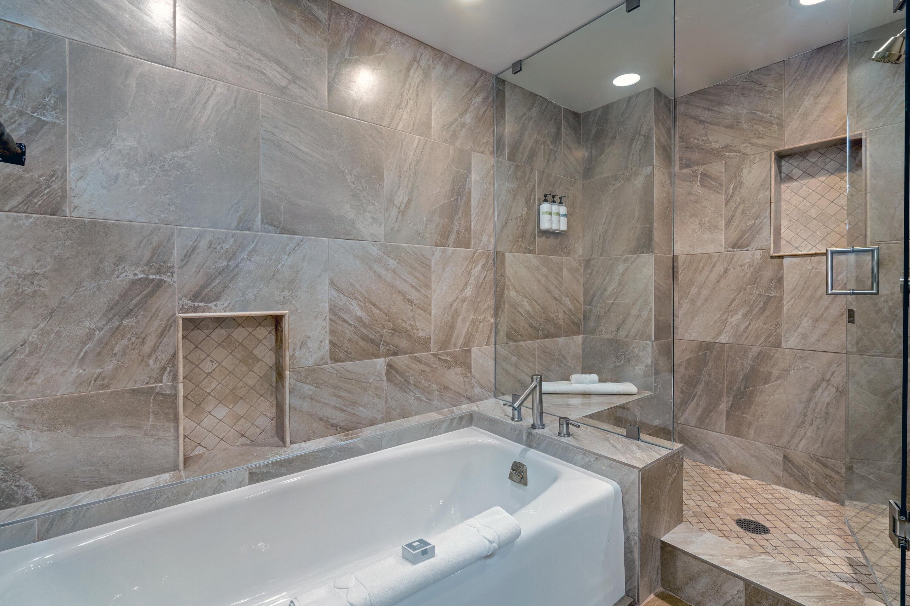 136 Country Club Drive 408 - Thumbnail 6