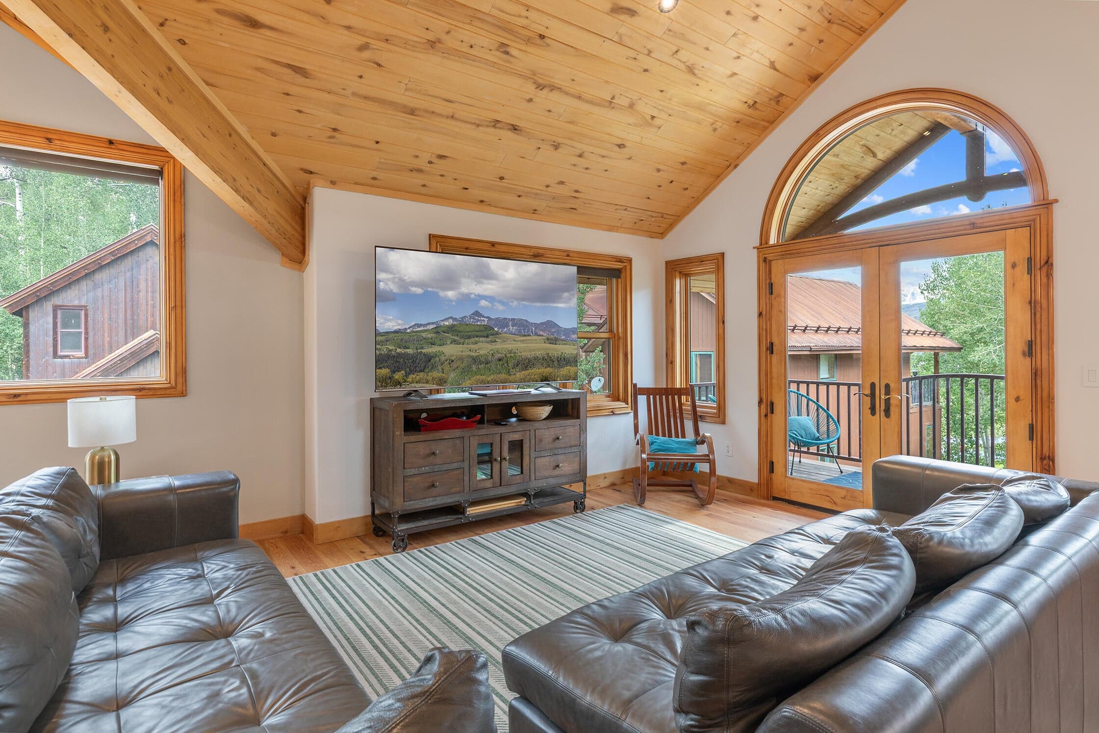 100 Spring Creek Drive - Thumbnail 3