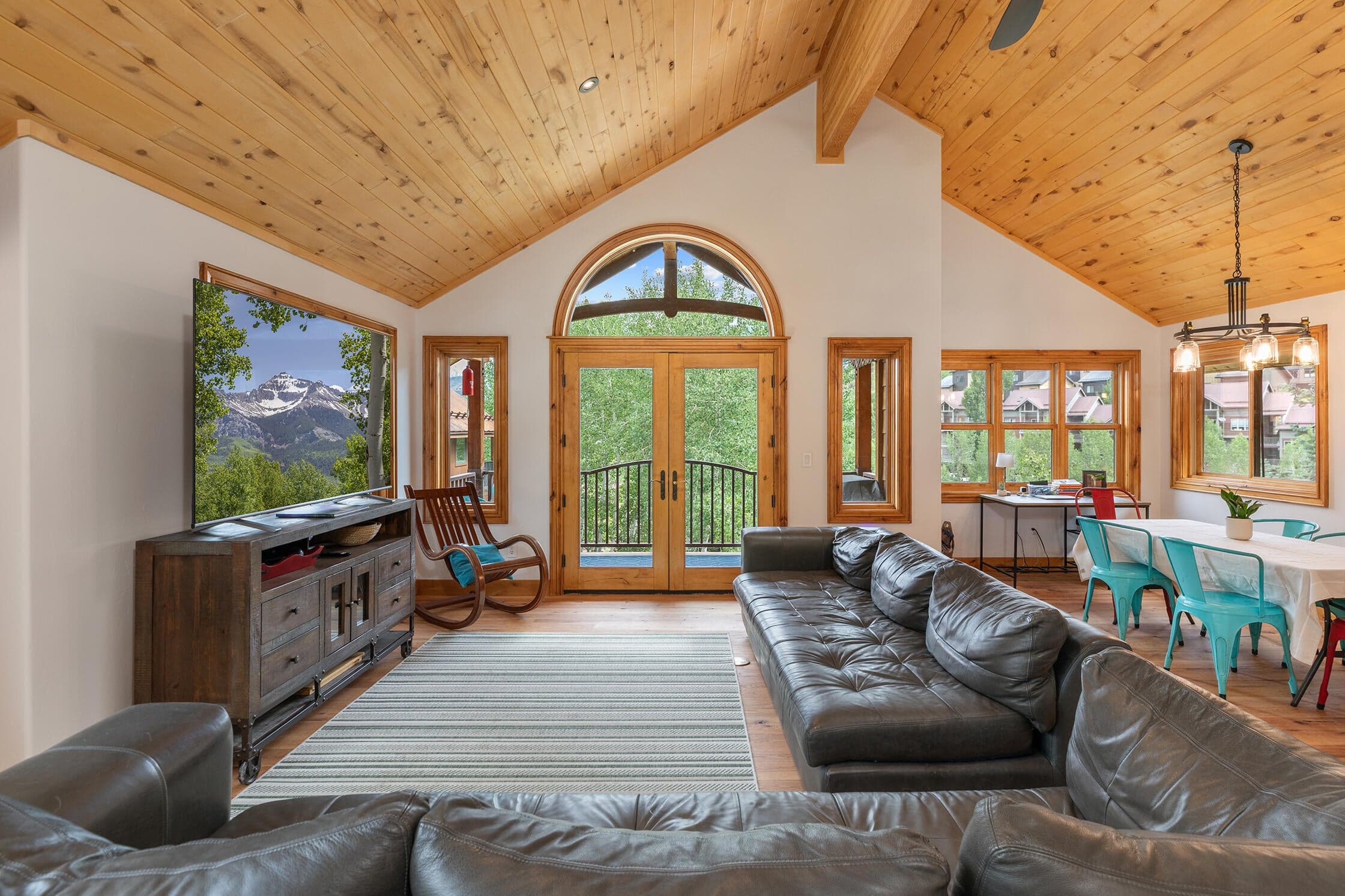 100 Spring Creek Drive - Thumbnail 2