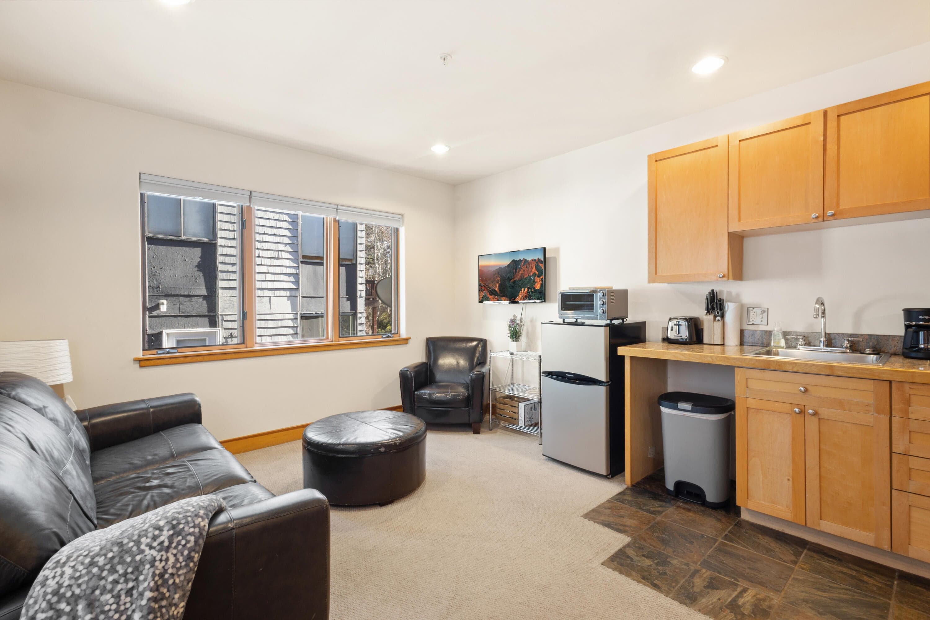 619 W Columbia Avenue D201 - Thumbnail 2