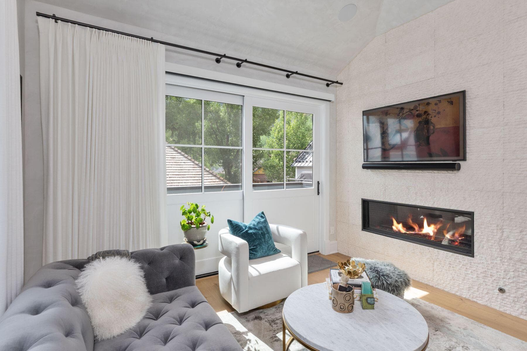 225 S Oak Street B - Thumbnail 3