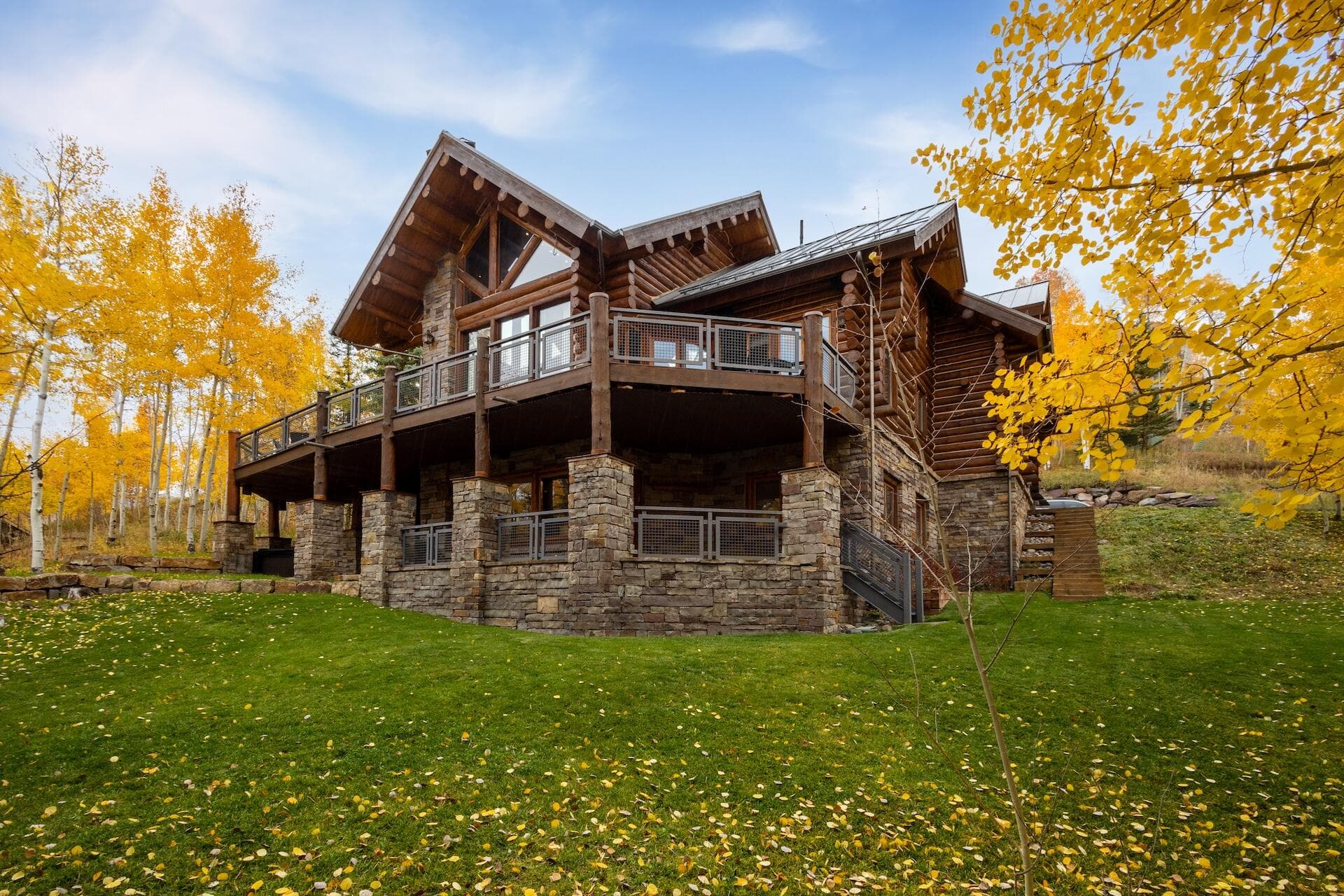 131 Vischer Drive - Thumbnail 2