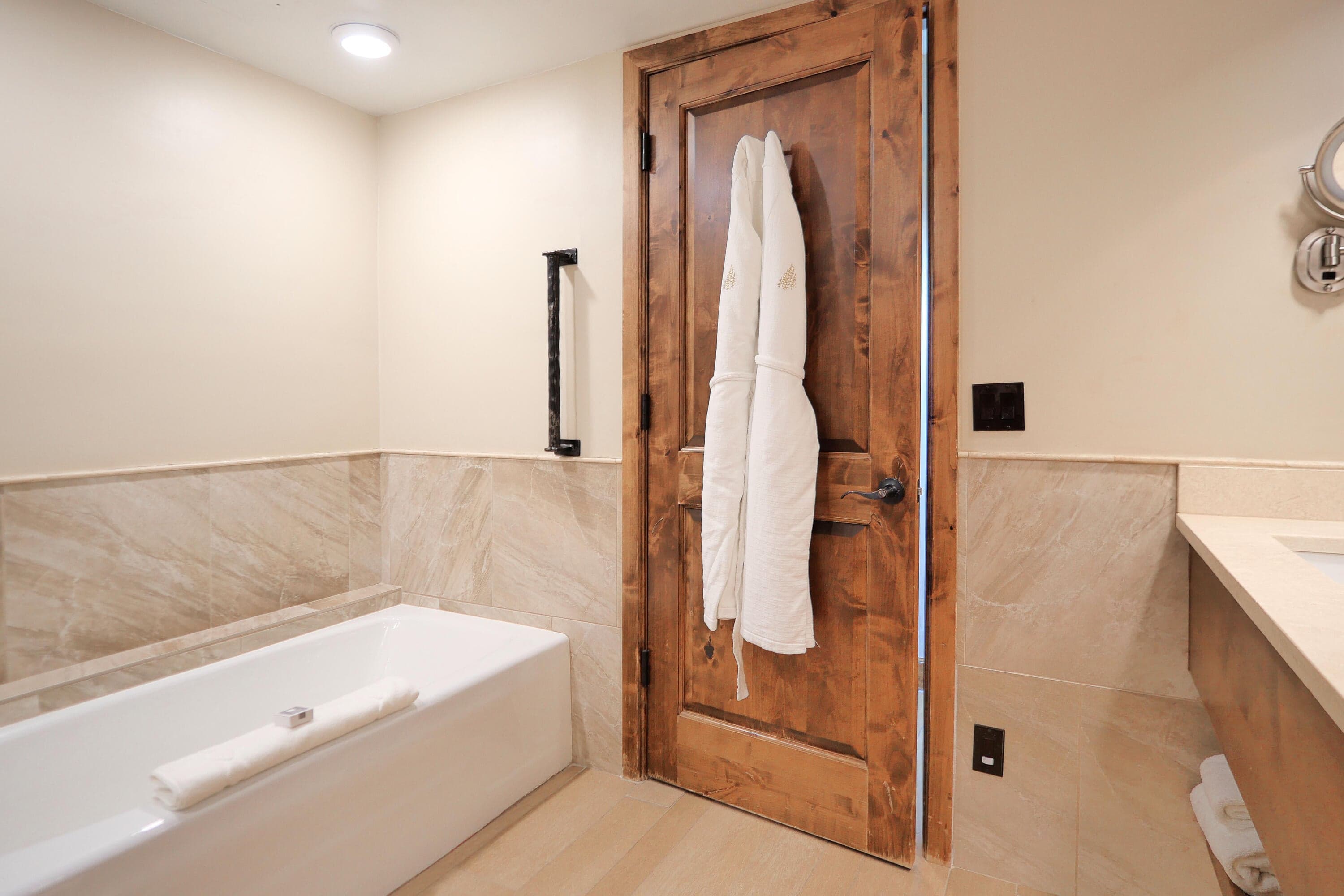 136 Country Club Drive 418 - Thumbnail 15
