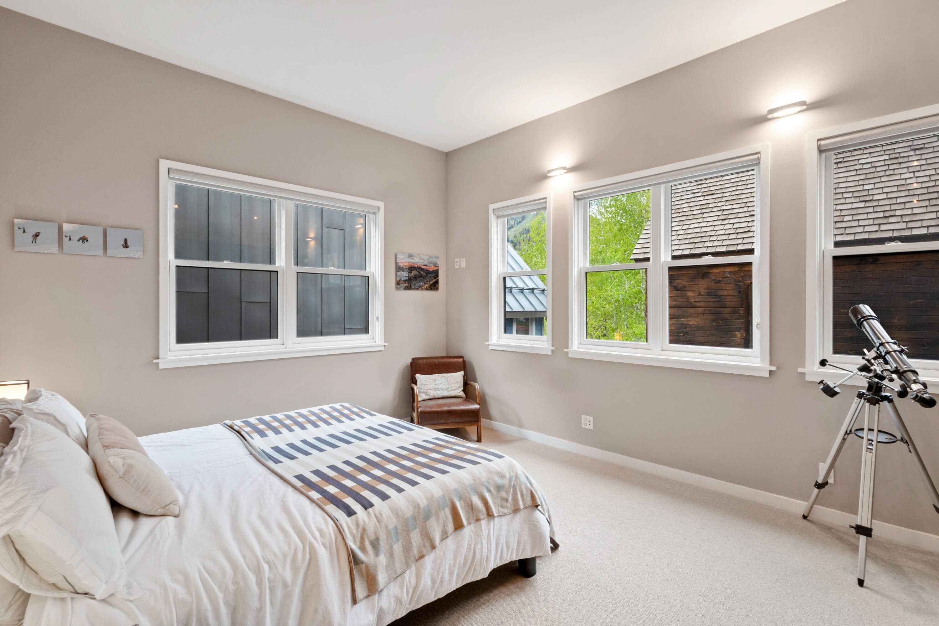 329 N Willow Street - Thumbnail 11