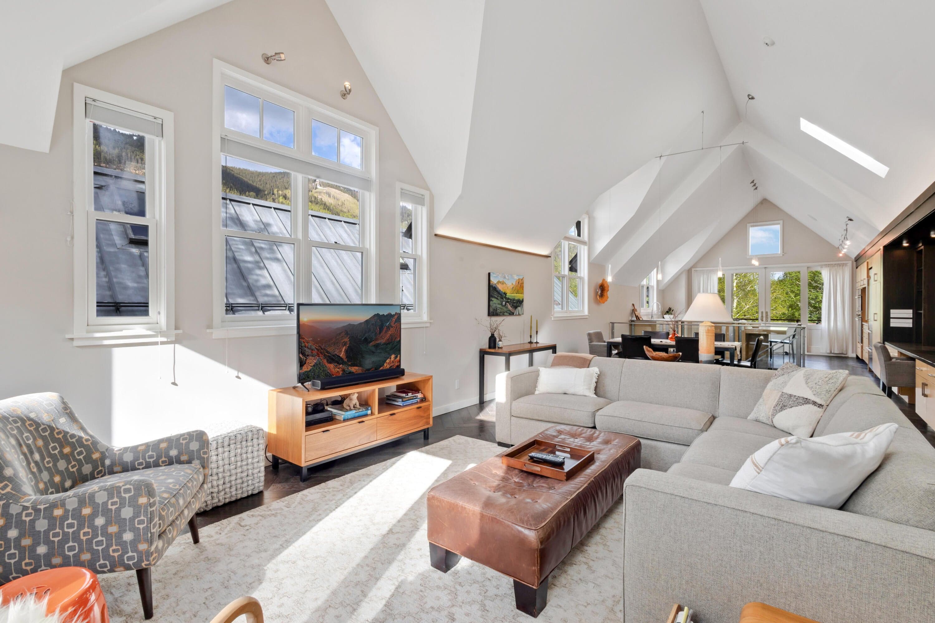 329 N Willow Street - Thumbnail 3