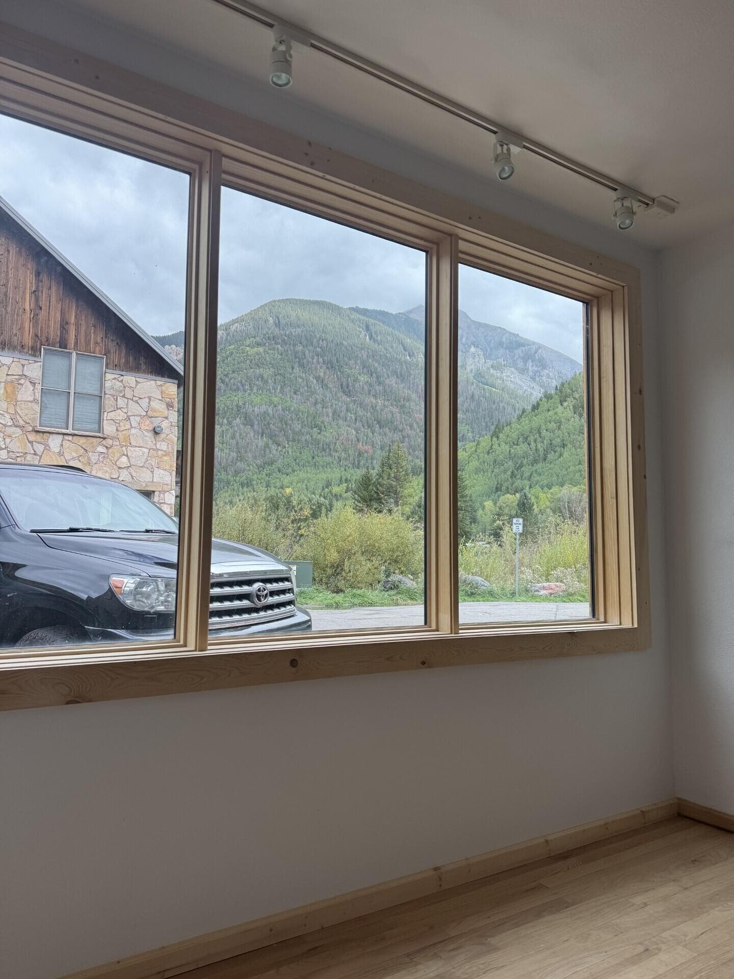215 S Spruce Street - Thumbnail 5
