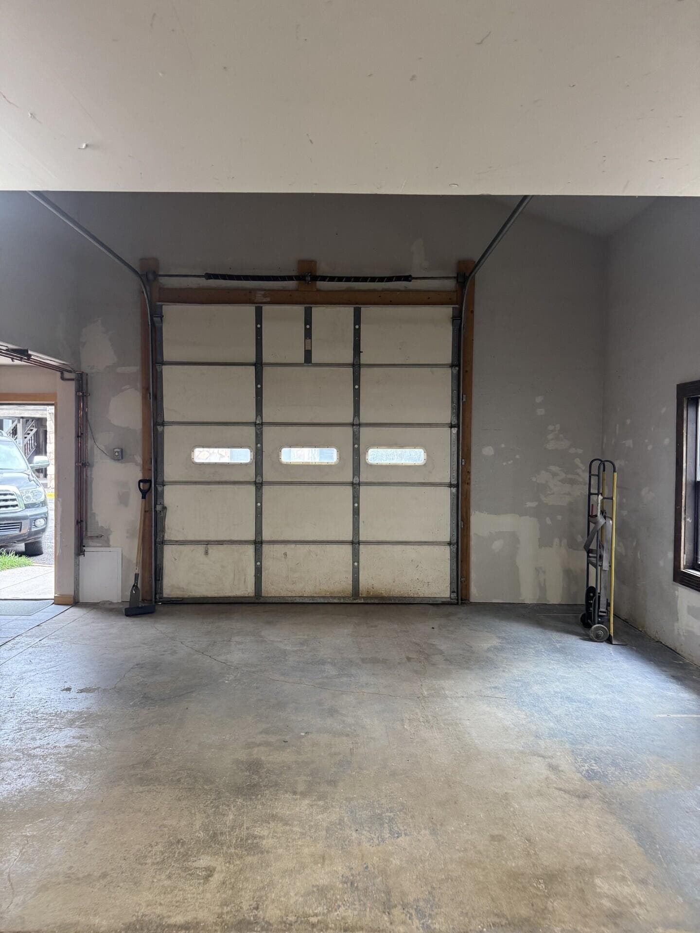 215 S Spruce Street - Thumbnail 3