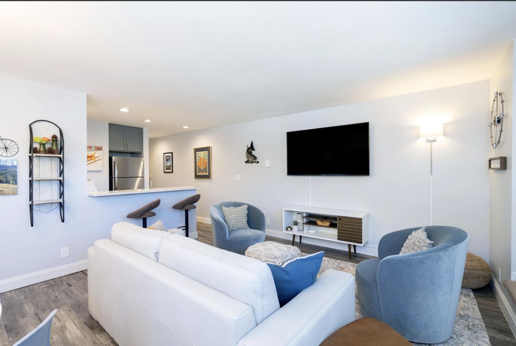 370 Mahoney Drive 109 - Thumbnail 3