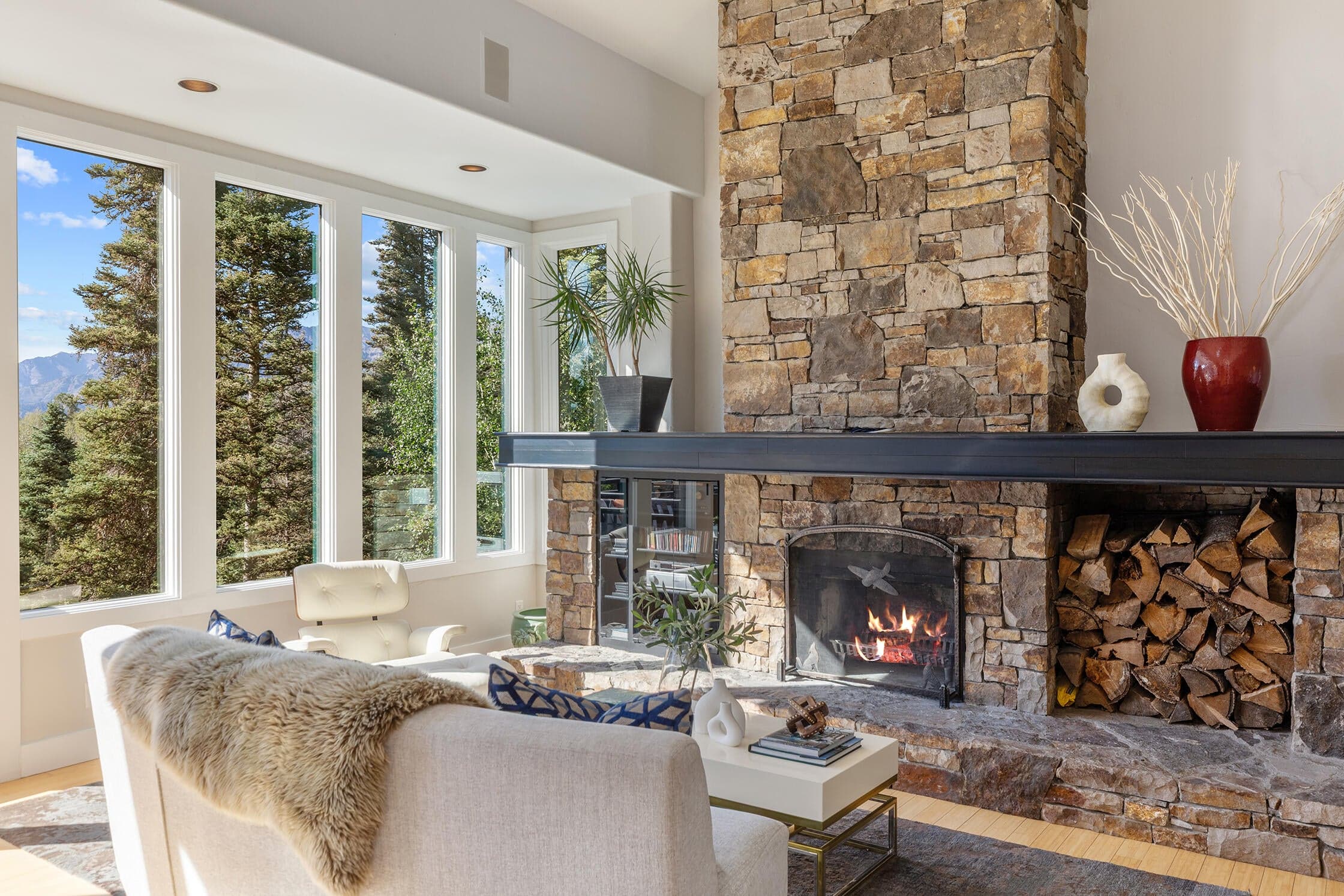 815 Saddle Horn Lane - Thumbnail 3