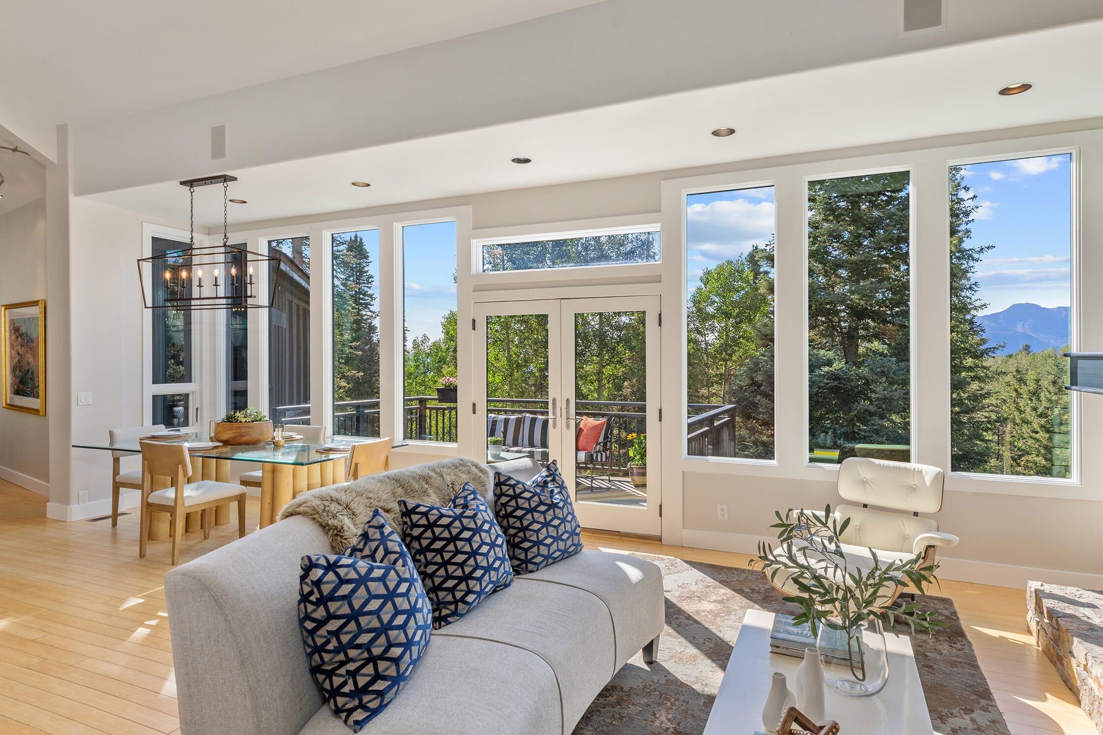815 Saddle Horn Lane - Thumbnail 2