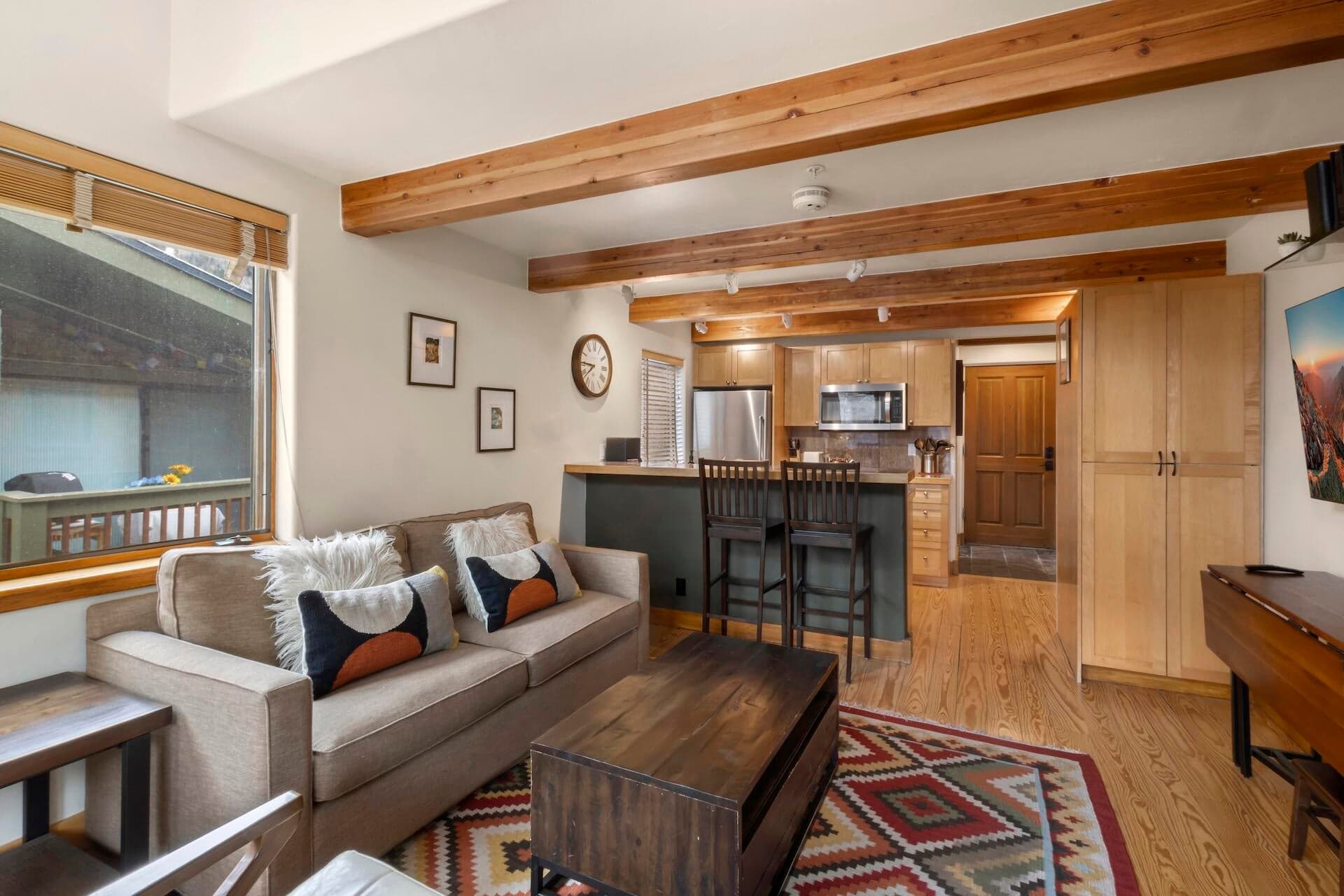 619 W Columbia Avenue 304D - Thumbnail 2