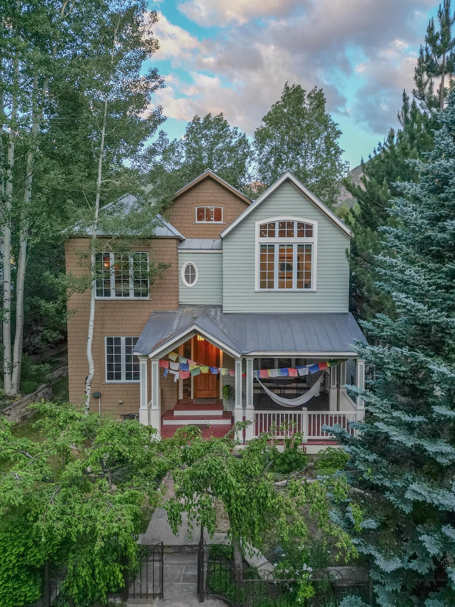210 N Aspen Street - Thumbnail 2