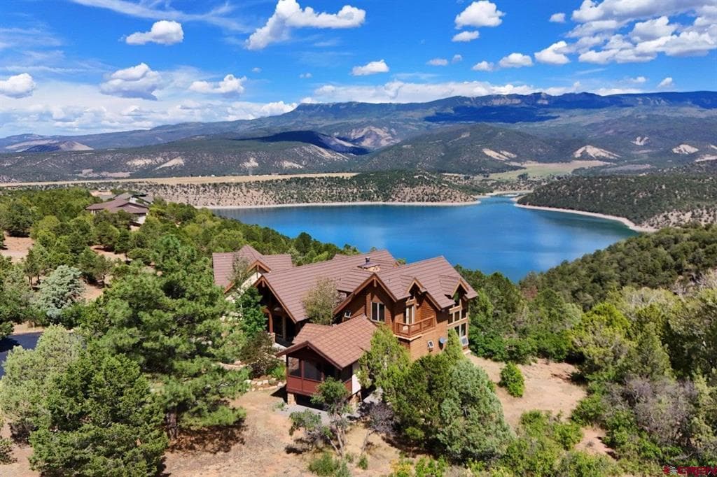 521 Waterview Lane
