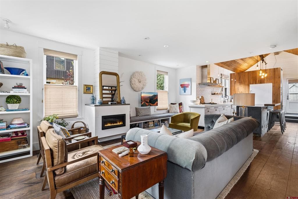 123 E Columbia Avenue - Thumbnail 2
