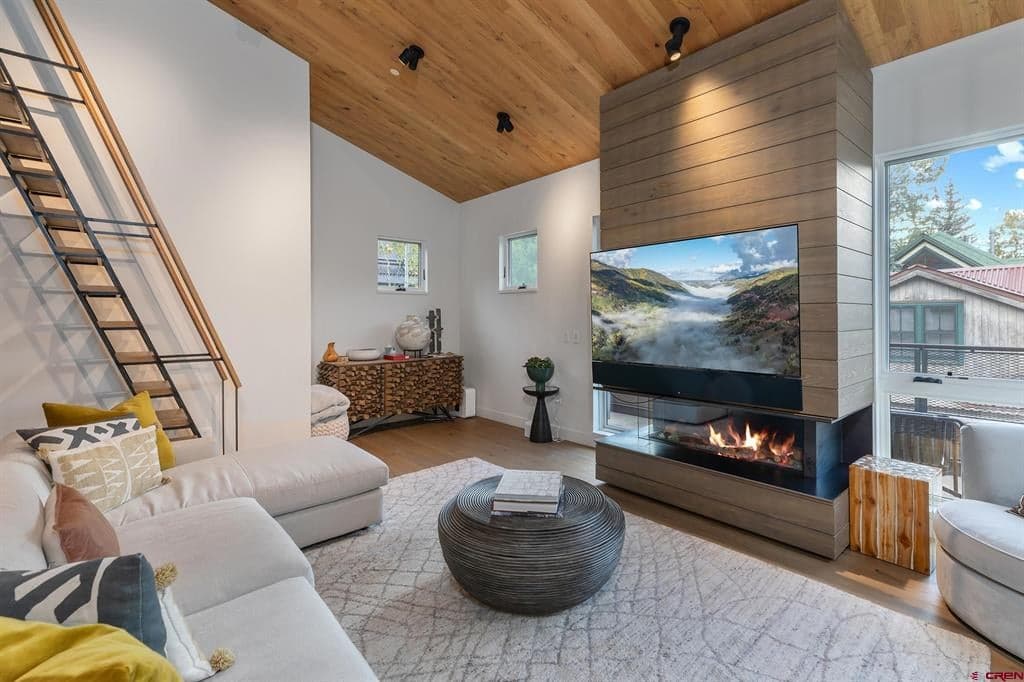 215 W San Juan Avenue 102 - Thumbnail 16