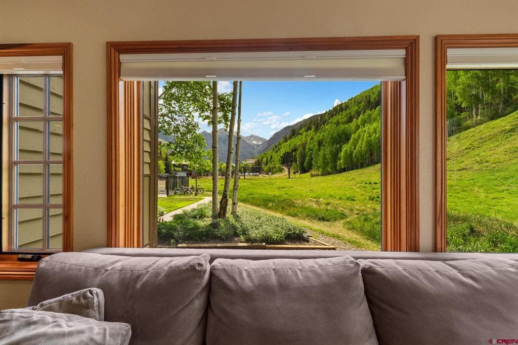 370 Mahoney Drive Unit 6, door 106