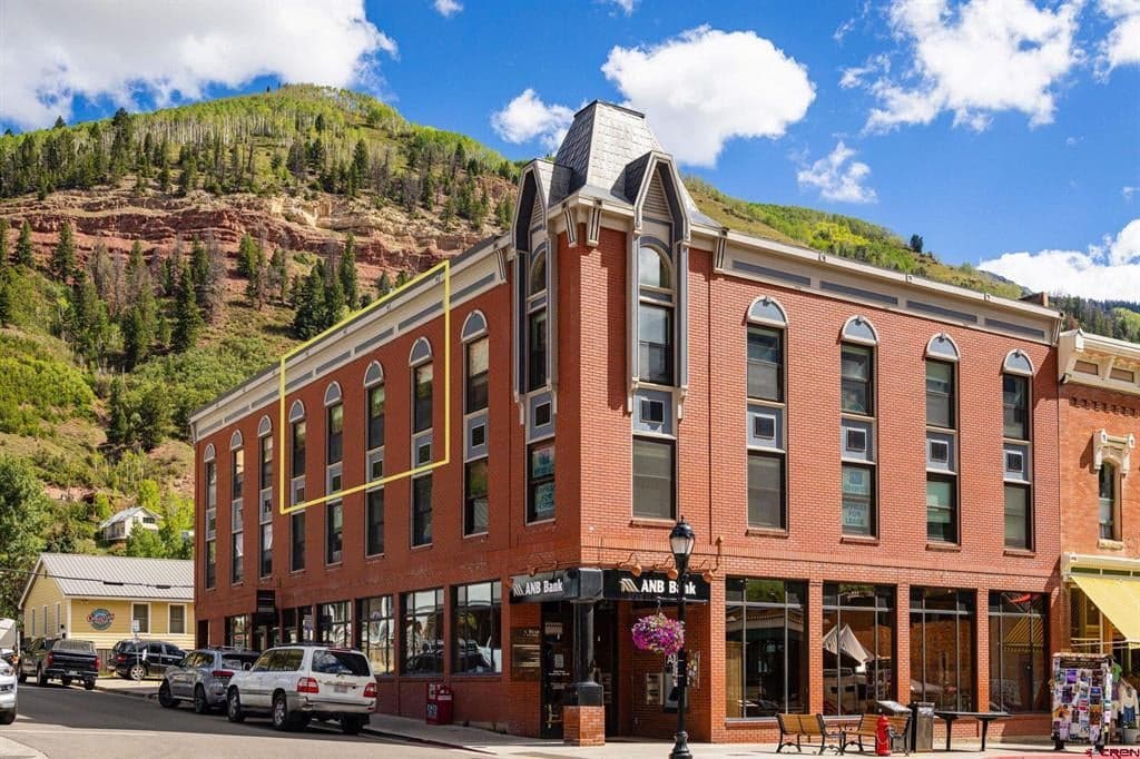 101 E Colorado Avenue 302 - Thumbnail 2