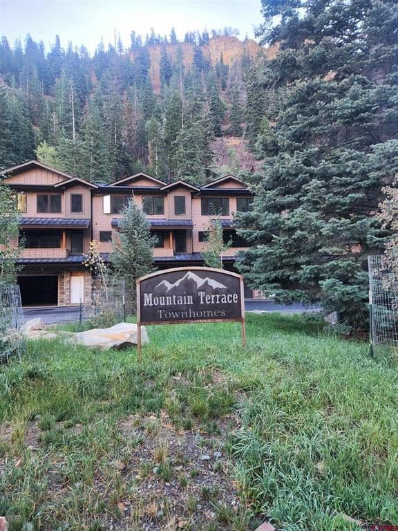 1511 Main Street