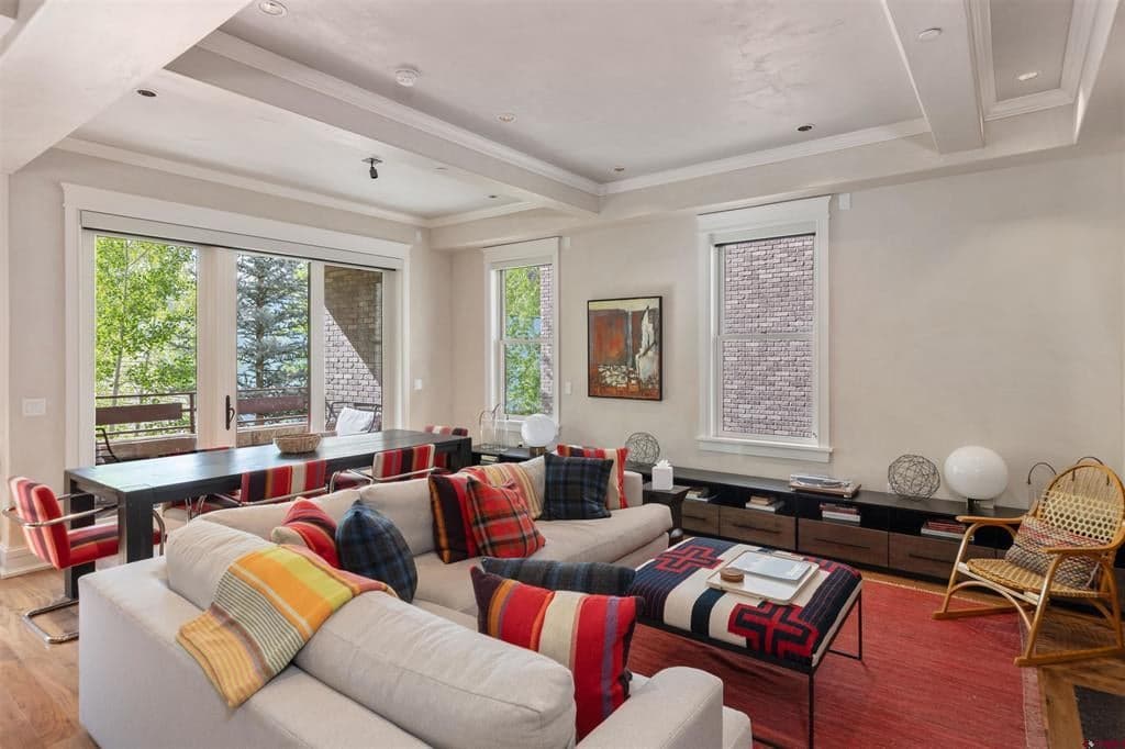 398 S Davis Street SW 201 - Thumbnail 2